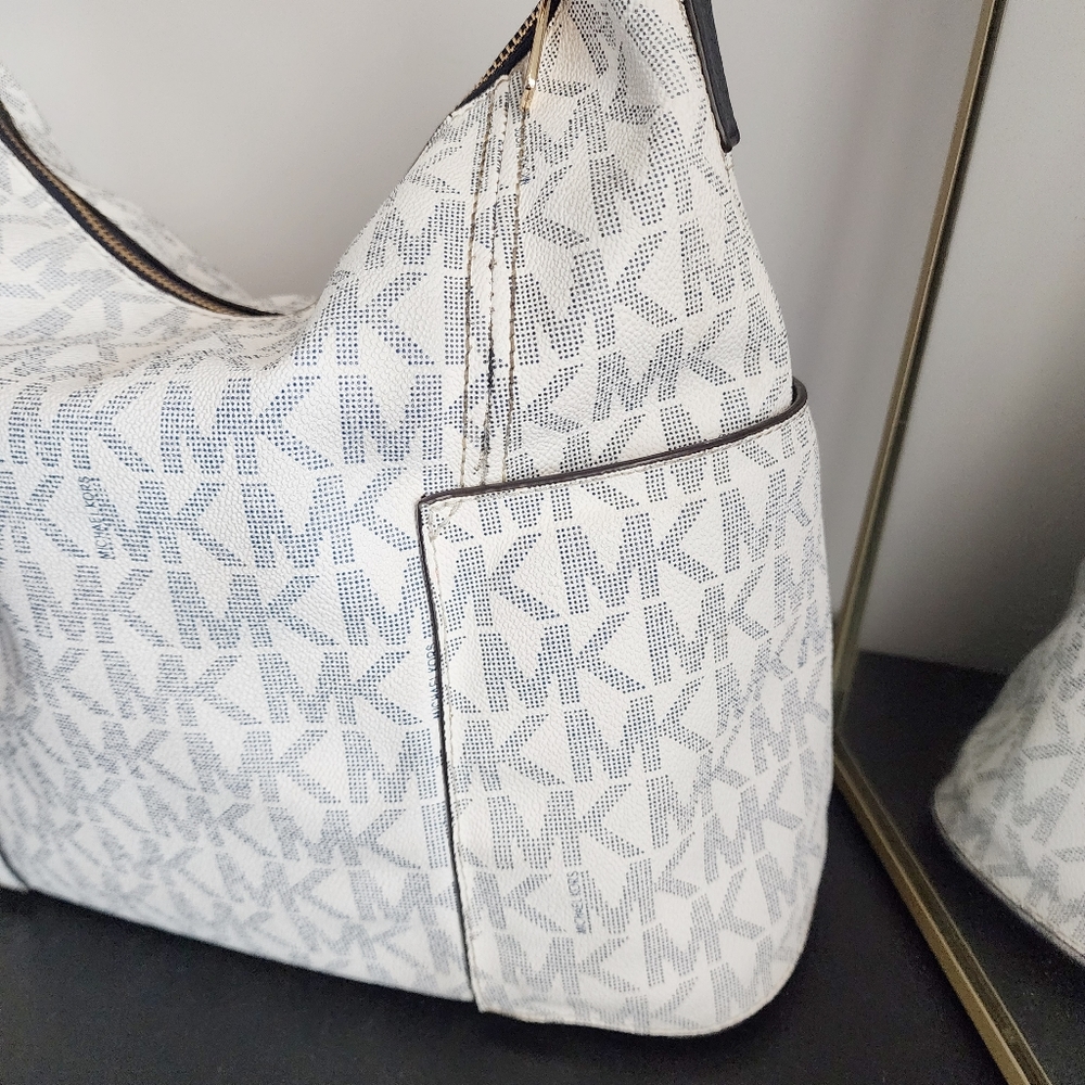 Michael Kors‎ Anita Navy and White Signature Shoulder Bag - Picture 9 of 14